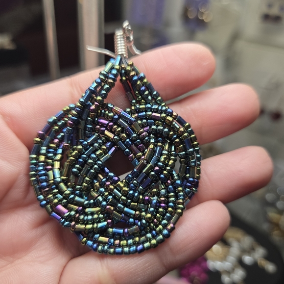 Iridescent Beaded Jewelry Set - Picture 3 of 7